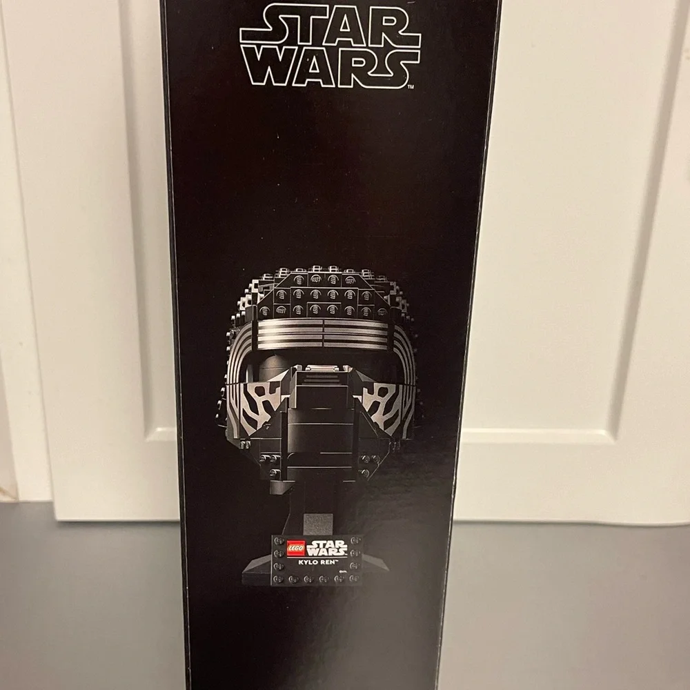LEGO Star Wars (75415) Kylo Ren Helmet Collection 529Pieces 18+ NIB